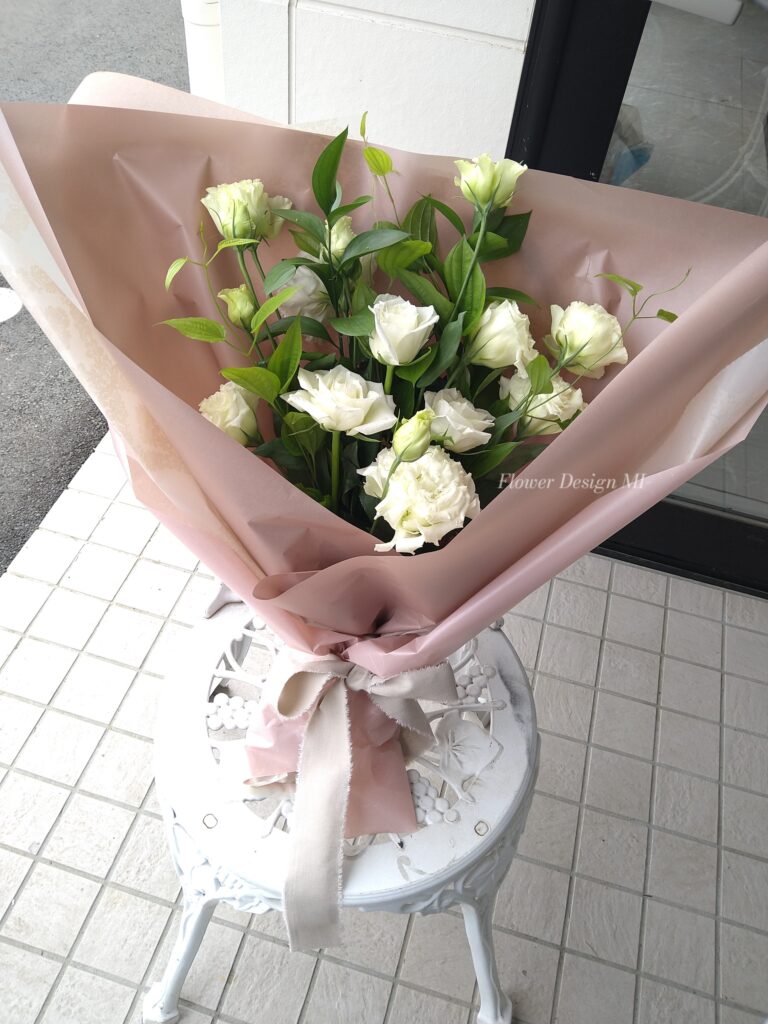 白薔薇花束